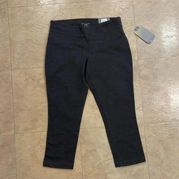 Tek Gear, Sz Med, Capri Length leggings, Mid rise, NWT - Picture 1 of 5